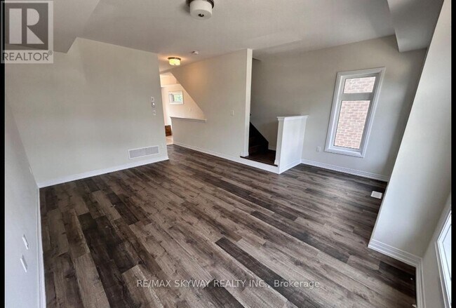 Photo - 66 Fieldridge Cres