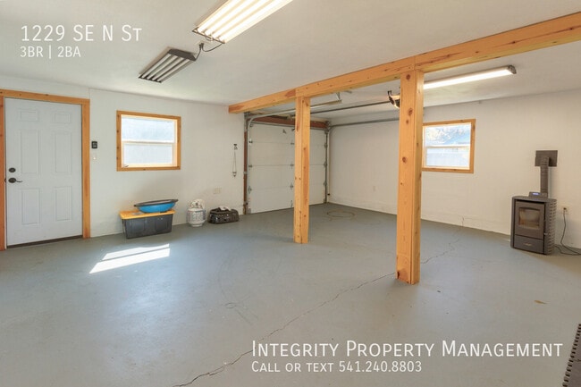 Photo - 1229 SE N St