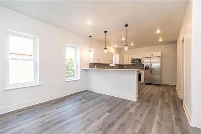Building Photo - Beautiful Home- ready for move in!