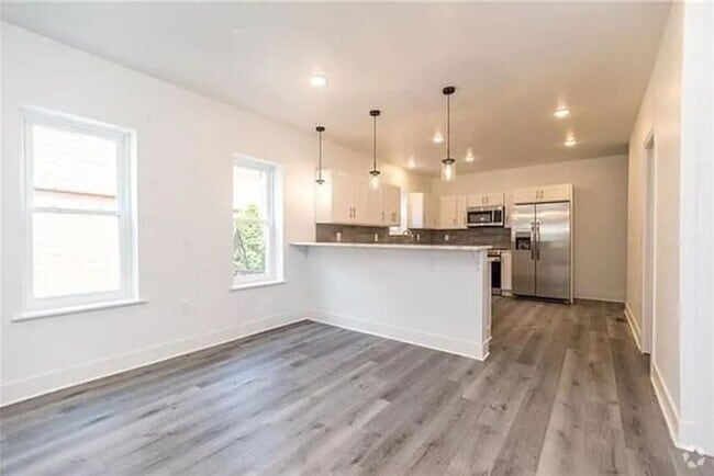 Building Photo - Beautiful Home- ready for move in!