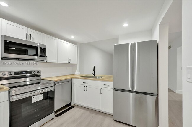 Photo - 9175 SW 77th Ave Condominio Unidad 302