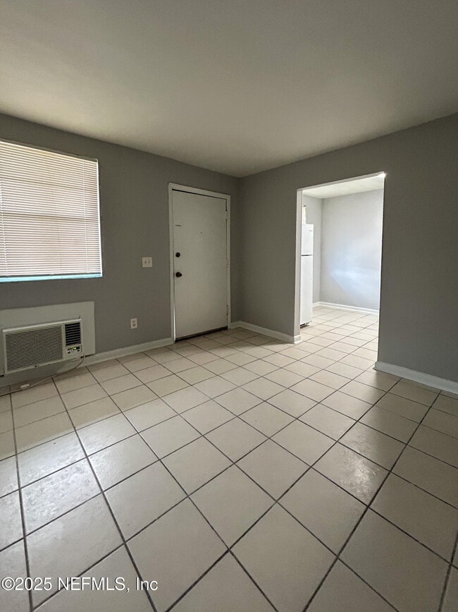 Photo - 1122 Woodruff Ave Unit 7