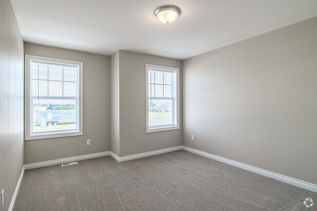 3BD, 2.5BA - 1600SF