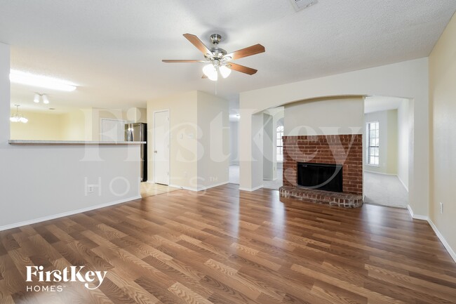 Photo - 905 Shady Brook Ln