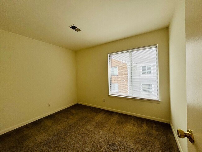 Photo - 1209 University Terrace