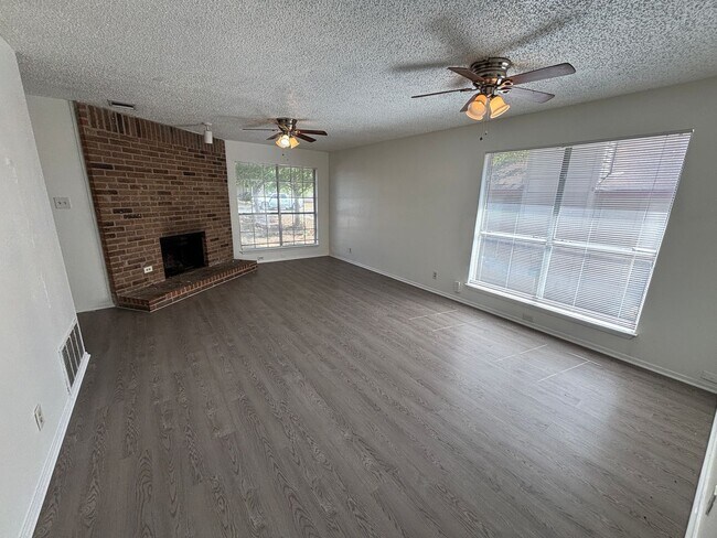 Photo - 2105 Courtney St Unidad 2105 A Courtney St.