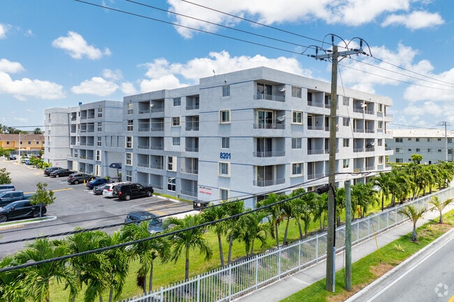 Palm Court - Palm Court Apartments