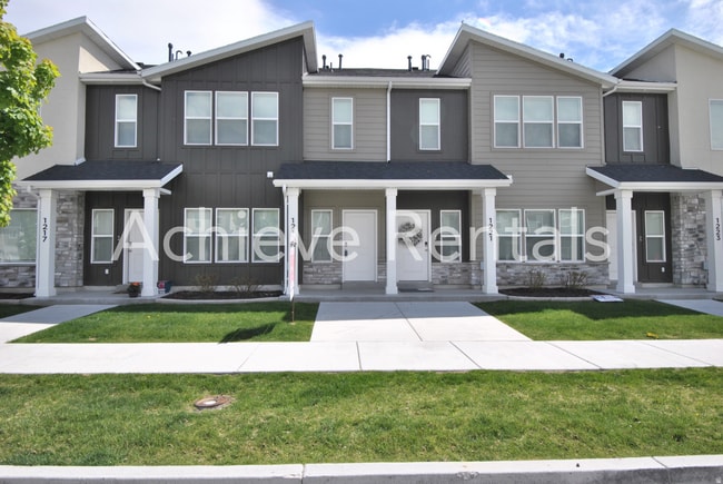 Building Photo - Woodmore Pointe HOA | Modern Logan Townhome in Prime Location