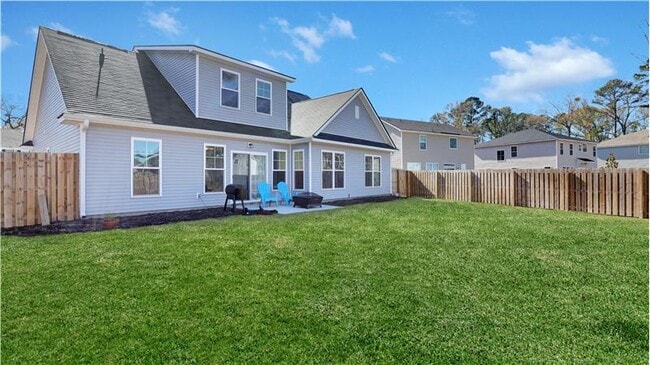 Photo - 170 Whitaker Way N