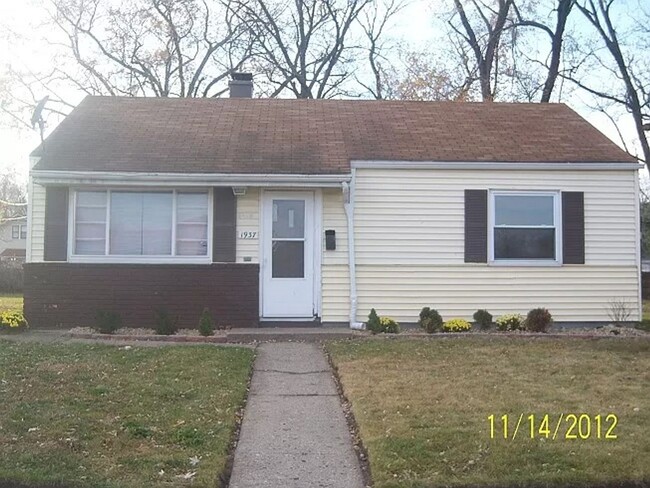 3 bedroom house across from Marquette Park! - 3 bedroom house across from Marquette Park!