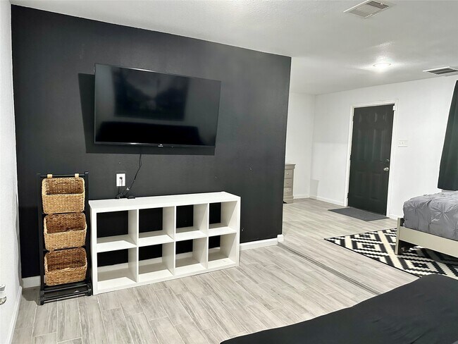 Photo - 4802 Elser St