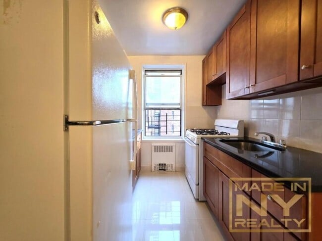 Building Photo - 1 bedroom in FOREST HILLS NY 11375 Unit 3G Rental