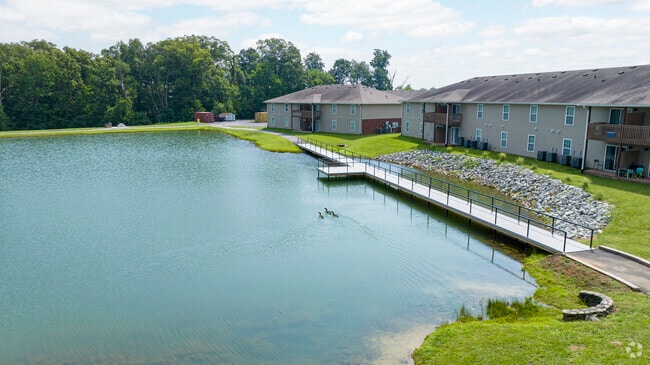 Puente sobre el lago - Polo Springs Apartments