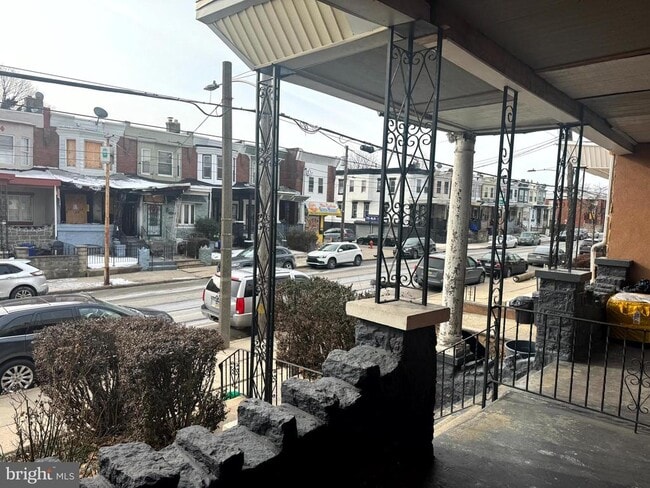 Building Photo - 5707 Lansdowne Ave