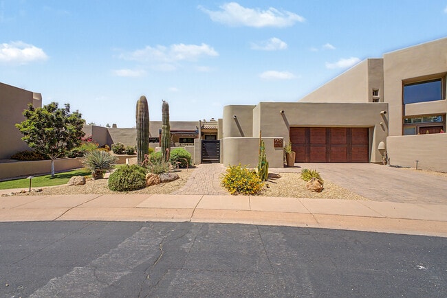 Building Photo - 6711 E Camelback Rd