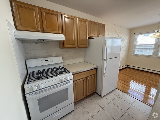 Building Photo - 324 Strawberry Hill Ave Unit APT B101