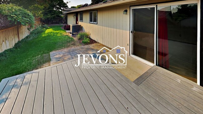 Building Photo - $900 Rent Credit | 3-bedroom single-family home near Randall Park with access to schools, shoppin...