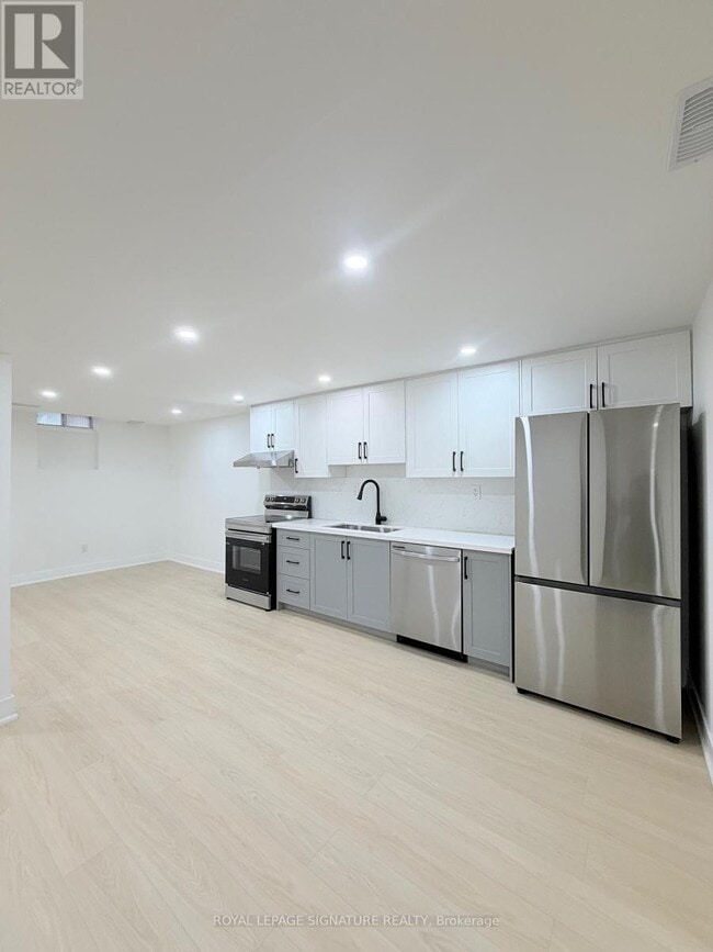 Photo - 16 Oak Knolls Crescent