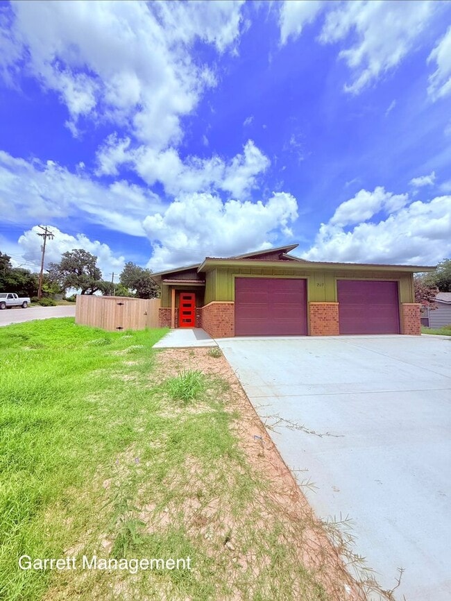 Building Photo - Newly Built Duplex For Rent!
