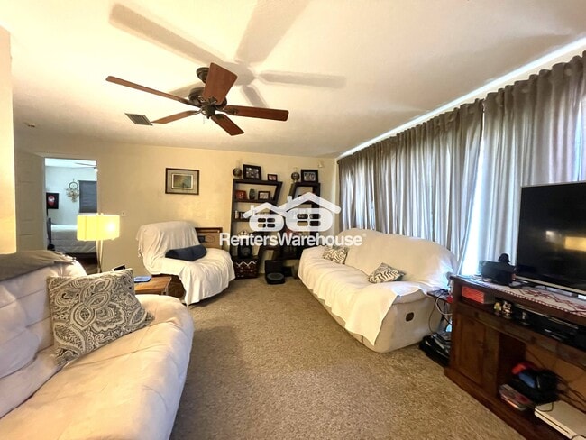 Photo - 802 Embassy Rd