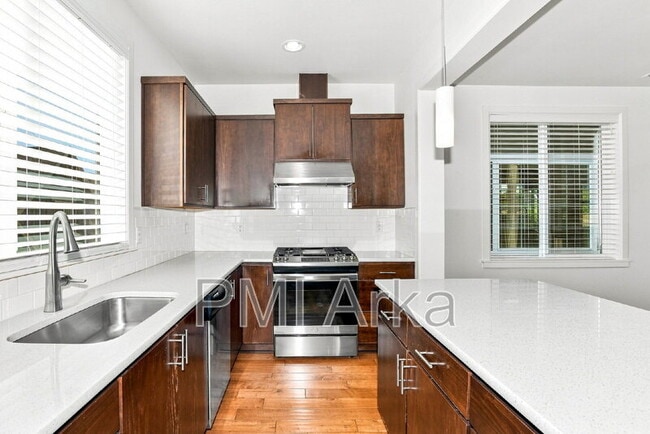 Photo - 301 NE Denny Way