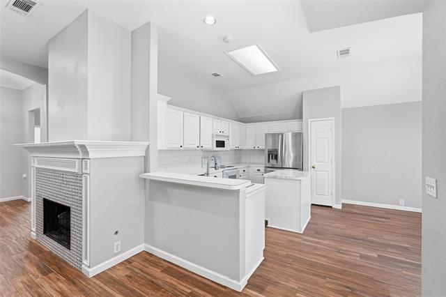 Photo - 1202 Defford Ln