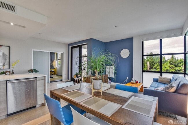 Building Photo - 451 Donahue St