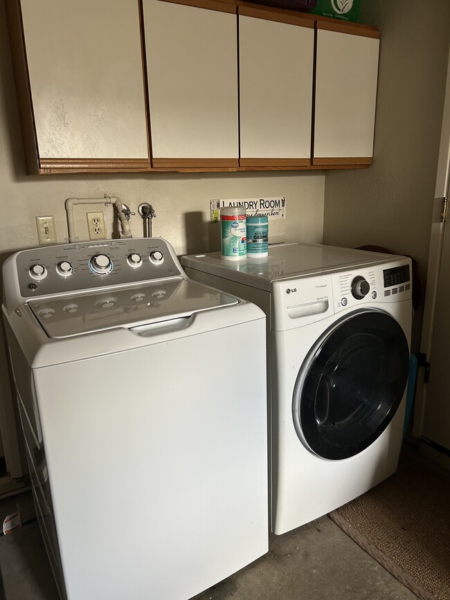 Photo - 1060 Waring St Unidad Studio