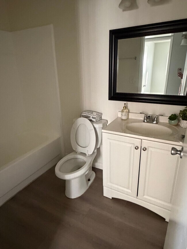 6928 Woodley Ave Unit 204