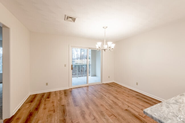 2 BR, 2 BA Buidling 300-700 - Kirkbrae Glen Apartments