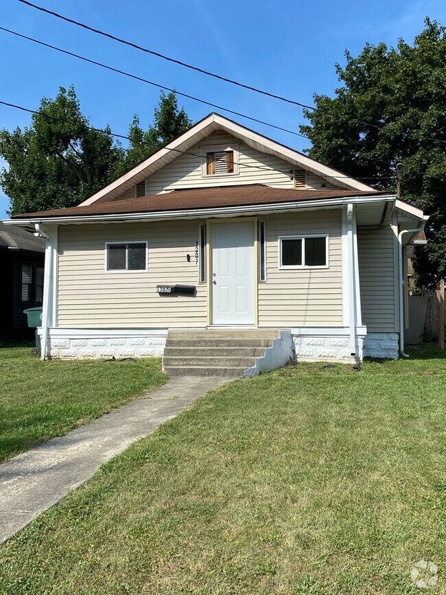 Building Photo - **Second Month Free** Nice Three Bedroom H... Rental