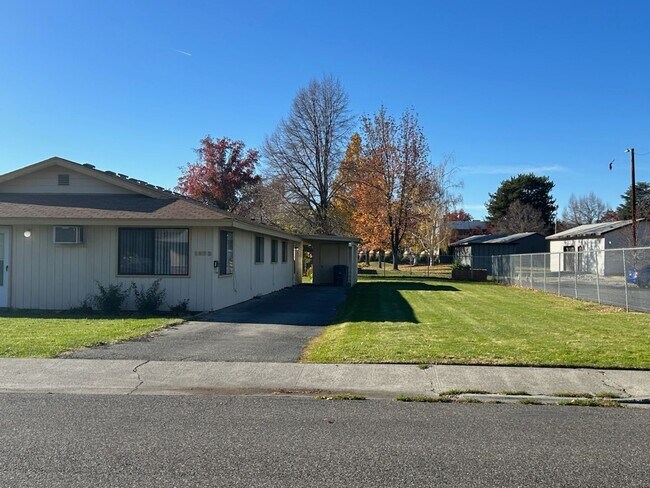 Photo - 1921-1923 Luther Pl