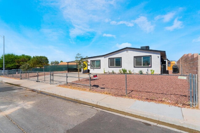 Photo - 2 Bedroom 1 bath Single Story Home on Large Lot with Solar and Water Purification