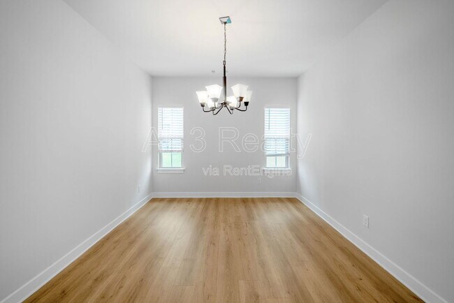 Photo - 533 Daffodil Ln