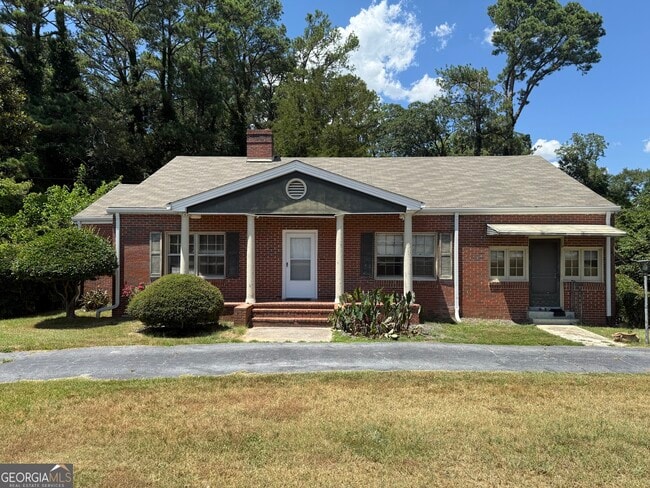 Photo - 998 Highland Cir SE