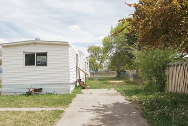 Building Photo - Affordable 3 Bed, 2 Bath Mobile Home in Idaho Falls!