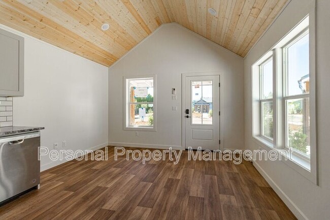 Photo - 8005 NE 32nd St