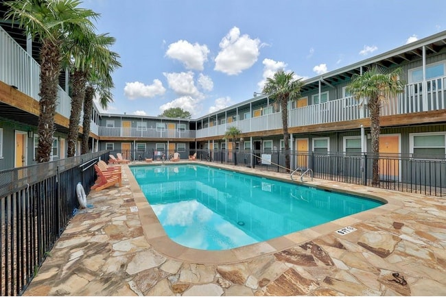 Photo - 2401 Manor Rd Unidad 218 Rental