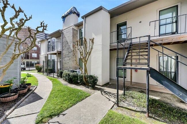 Building Photo - 2425 Augusta Dr Unit 24