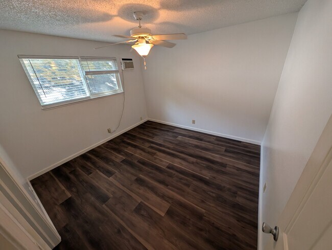 Photo - 1145 W 2nd St Unidad 12