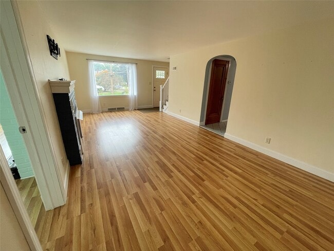 Photo - 412 Lyndale Dr