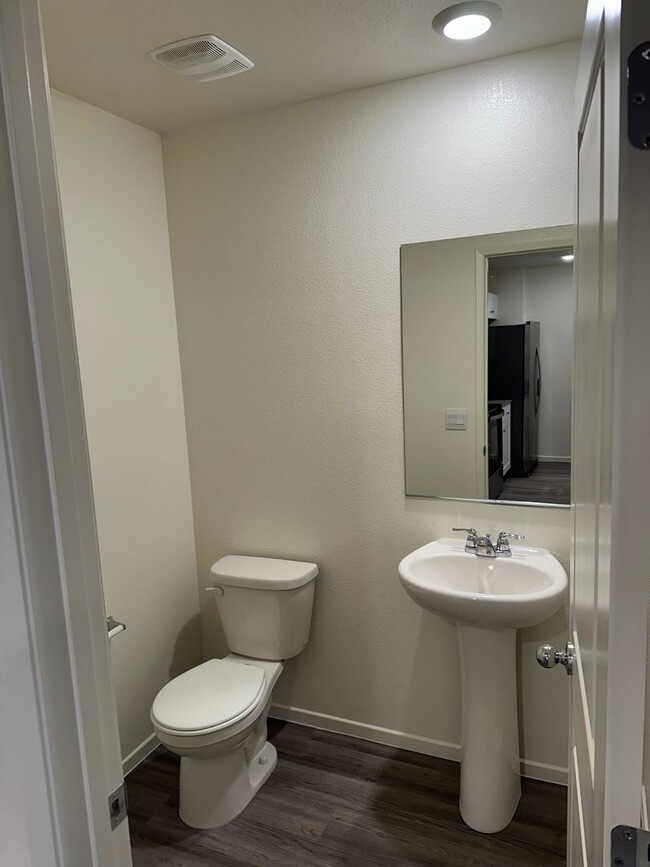 Photo - Townhouse Near the M!!! All Appliances included!!! Tankless Water Heater!!!! Park!!