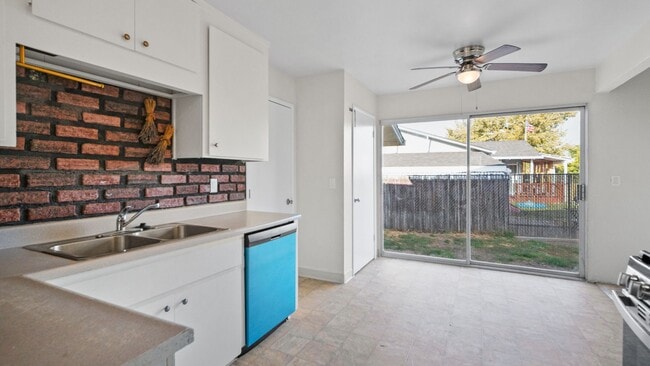 Photo - 4 Bedroom home with RV parking