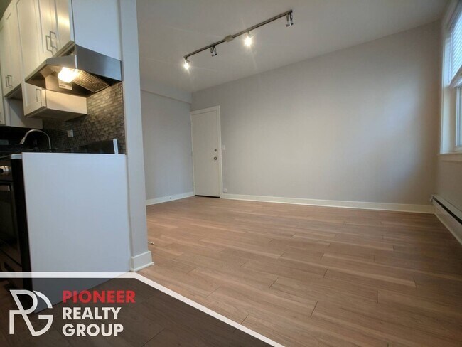 515 W Belmont Ave Unit 2
