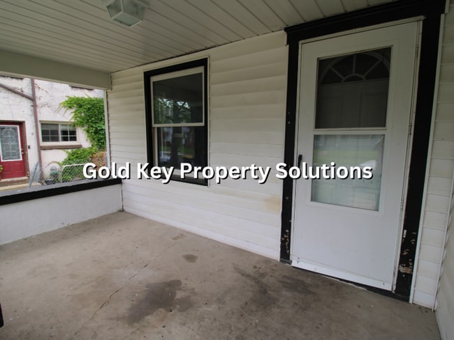 Photo - Spacious 3 BR 1 BA House with Dining Room and Fenced Backyard. (SECTION 8 APPROVED)