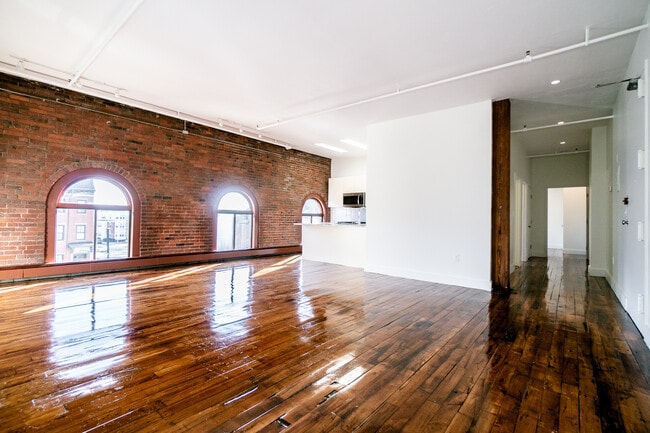 Building Photo - 748 Tremont St Unit 4 Rental