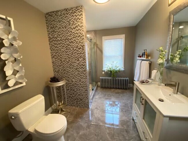 Photo - 1917 Mary St