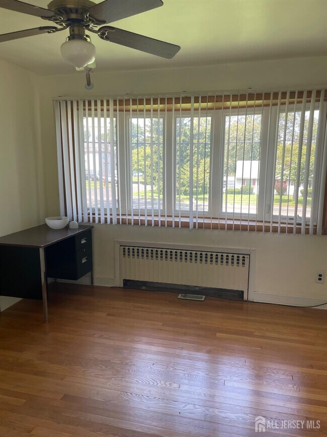 Photo - 355 Metlars Ln