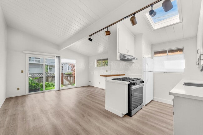 Photo - 215 Willow St