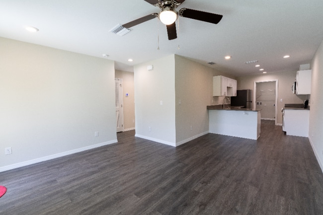 Photo - 2023 Fraser St